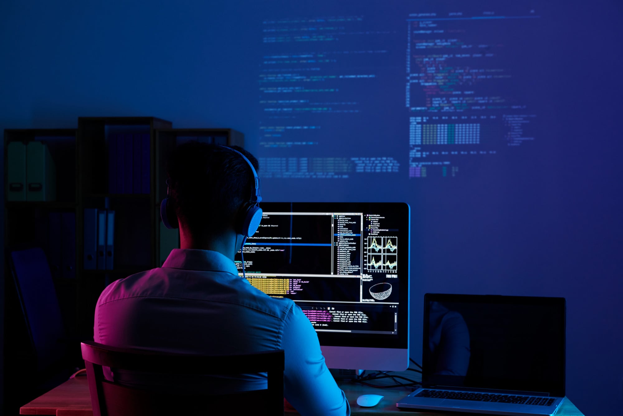 How to Become a Cybersecurity Analyst in 2022: Training, Salary and Trends